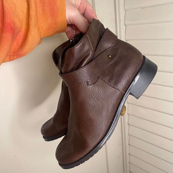 Aerosoles: brown faux leather ankle boots - Picture 2 of 7